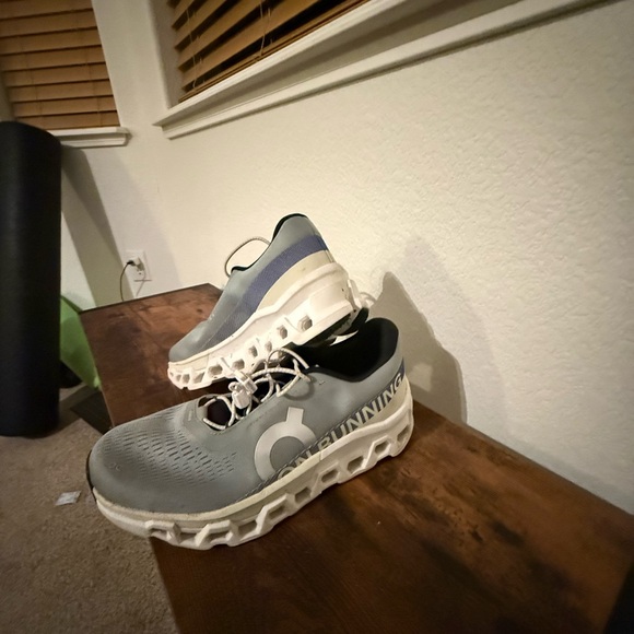 GUC On Running Cloudmonster 2 size 11 - Picture 2 of 4